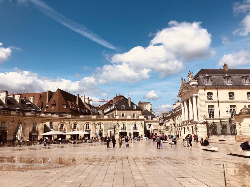 Comment investir dans l'immobilier à Dijon guide complet pour contacter les bons interlocuteurs